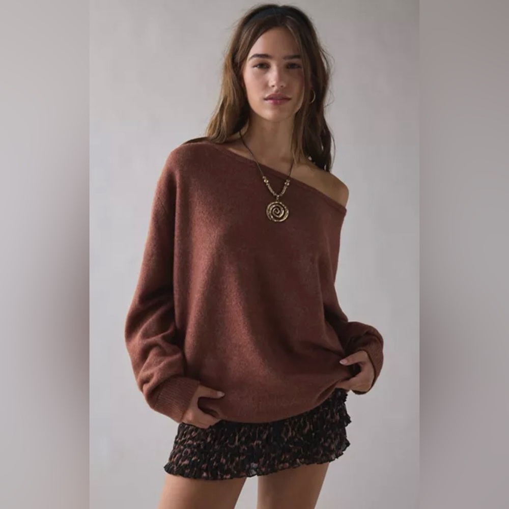 KIMCHI BLUE Brown Off Shoulder Oversized Slouchy Sweater Size Medium NWOT